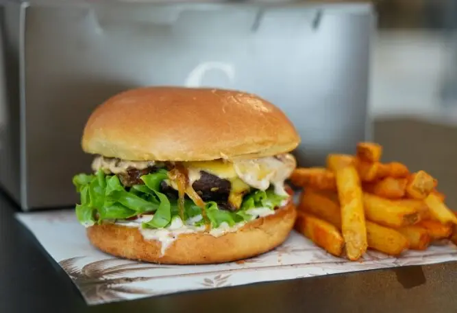 CAFE 68 SIGNATURE BEEF BURGER