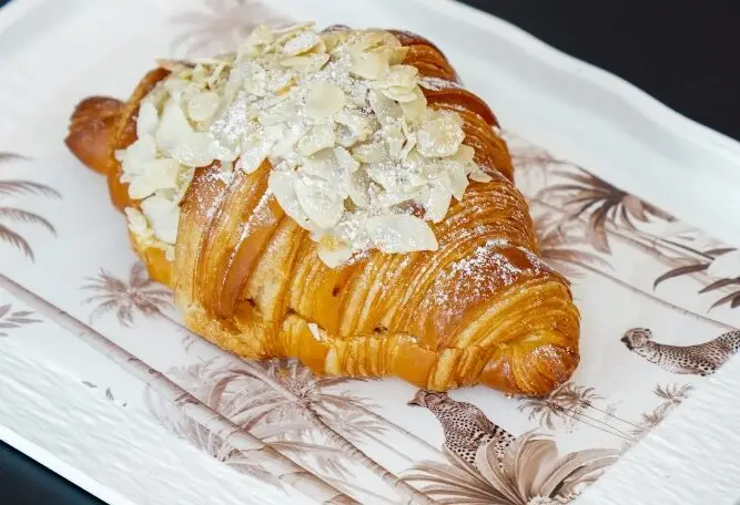 ALMOND CROISSANT